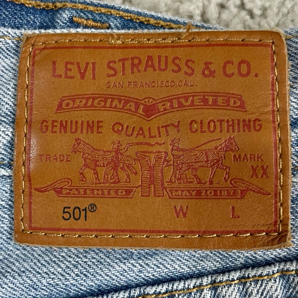 Women's LEVIS Premium Indigo Blue Distressed DENIM Faded CUT OFF Jean SHORTS 27 - Picture 7 of 7